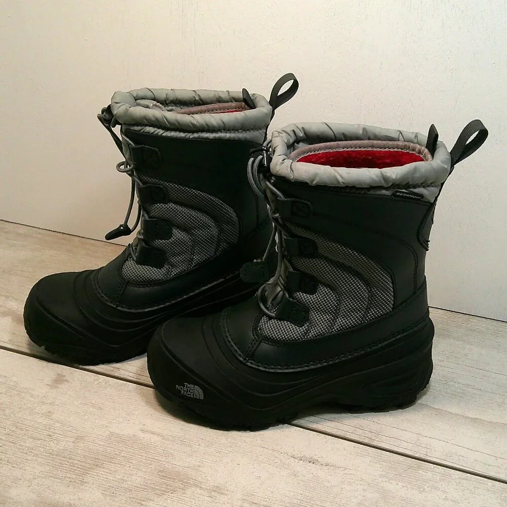The North Face Alpenglow IV Waterproof Insulated Snow Boots Grey Black Youth 2